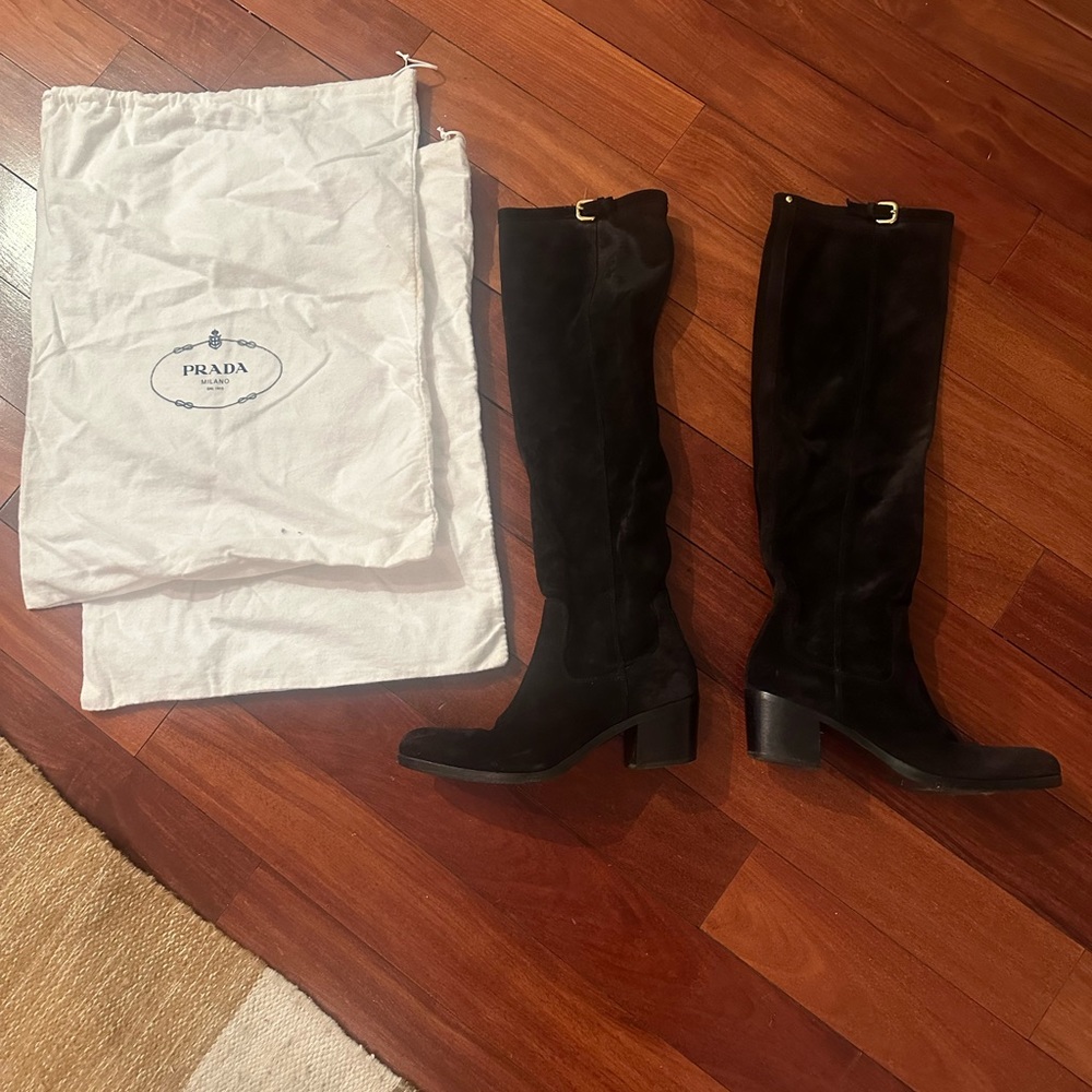 Black Prada Kneehigh Boots!